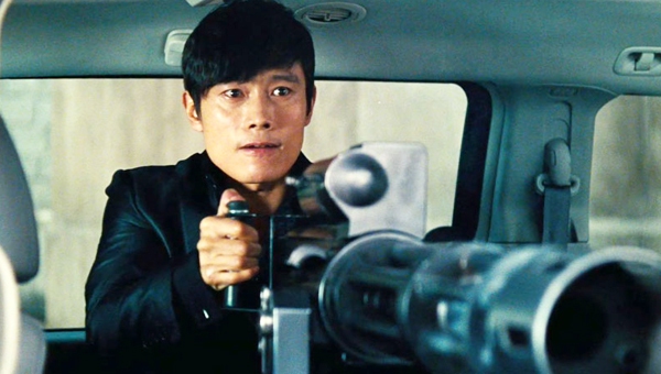 Lee Byung Hun cởi toàn bộ trong "Red 2" 3