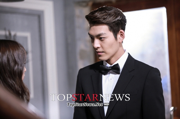 Cặp anh em kiêu ngạo nhất "The Heirs" đăm chiêu nhìn nhau 4