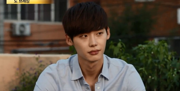 Lee Jong Suk – Seo In Guk thi nhau lấy lòng Yuri 8