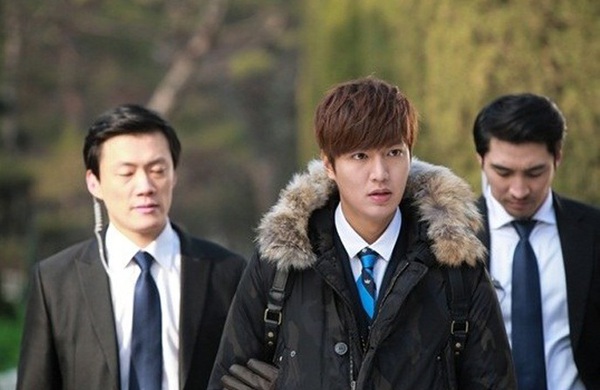 Kim Tan - Young Do thi nhau phá vòng vây vệ sĩ 5