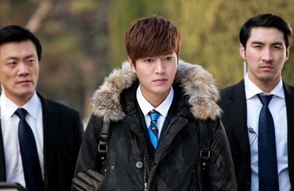 Kim Tan - Young Do thi nhau phá vòng vây vệ sĩ 6