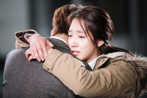 Eun Sang (Shin Hye) bật khóc, ôm chặt Kim Tan (Min Ho) 2