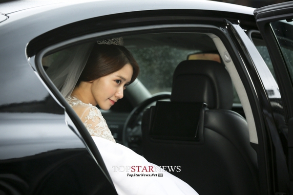 Yoona sung sướng cười tít mắt khi làm cô dâu trẻ 4