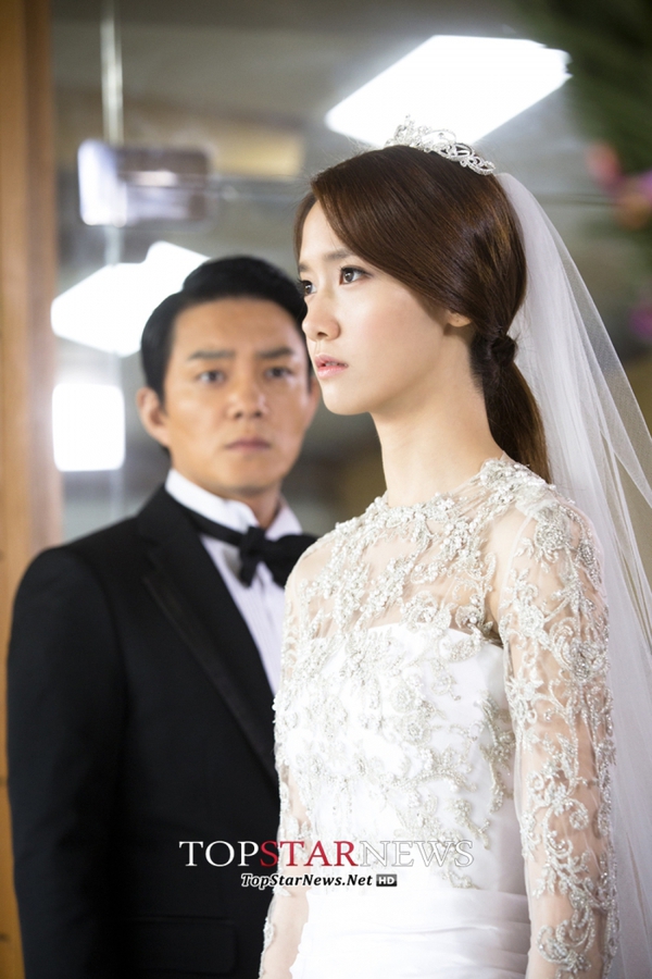 Yoona sung sướng cười tít mắt khi làm cô dâu trẻ 6