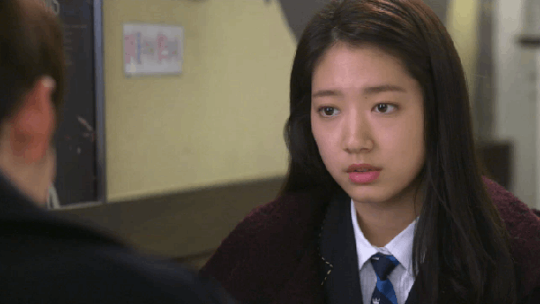 Đeo nhẫn ngón áp út, Eun Sang tự tin nắm tay Kim Tan 9