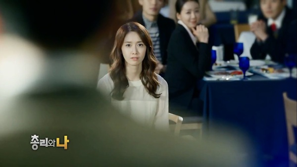 Da Jung (Yoona) cười tít mắt vì được chồng tặng hoa 4