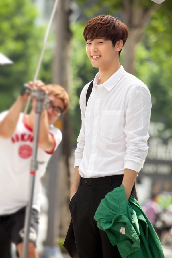 "Zoom in" phong c&aacute;ch của "những người thừa kế đ&igrave;nh đ&aacute;m" trong The Heirs 45
