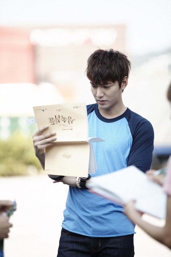 "Zoom in" phong c&aacute;ch của "những người thừa kế đ&igrave;nh đ&aacute;m" trong The Heirs 3