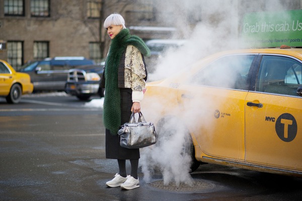 Đã mắt với street style "siêu sặc sỡ" tại New York Fashion Week 23