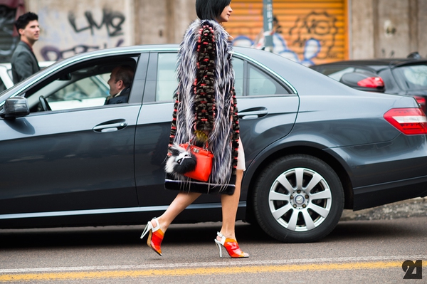 Rực rỡ, ngọt ngào với street style Milan Fashion Week 15