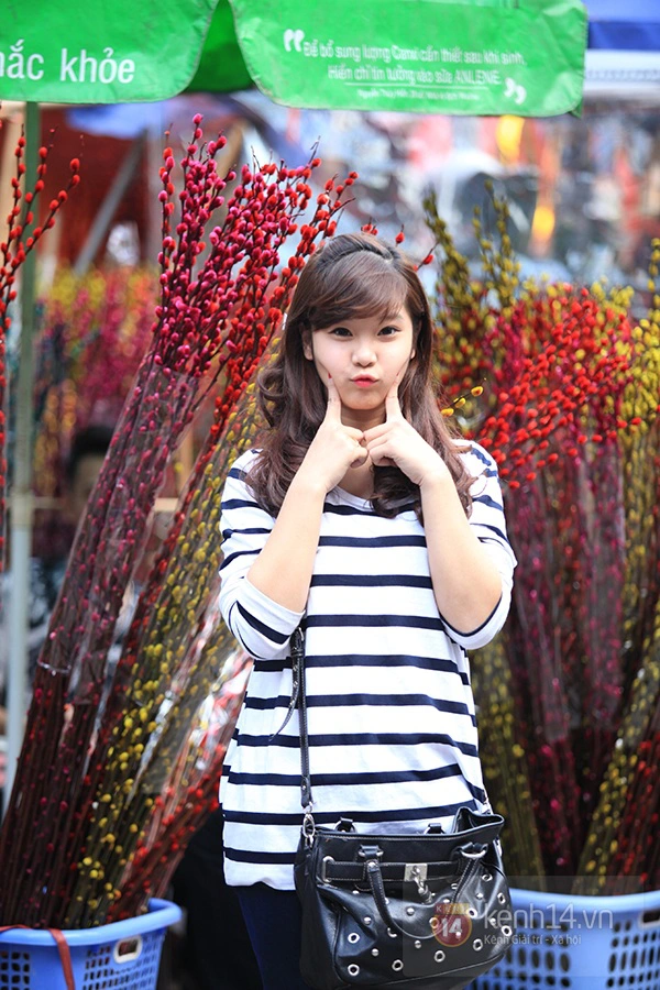 Chi Bi v&agrave; Chi My của &ldquo;Cửa sổ thủy tinh&rdquo; xinh đẹp dạo phố Tết 11