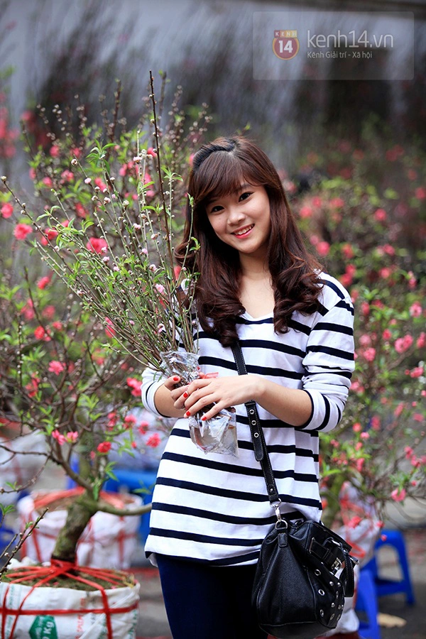 Chi Bi v&agrave; Chi My của &ldquo;Cửa sổ thủy tinh&rdquo; xinh đẹp dạo phố Tết 13