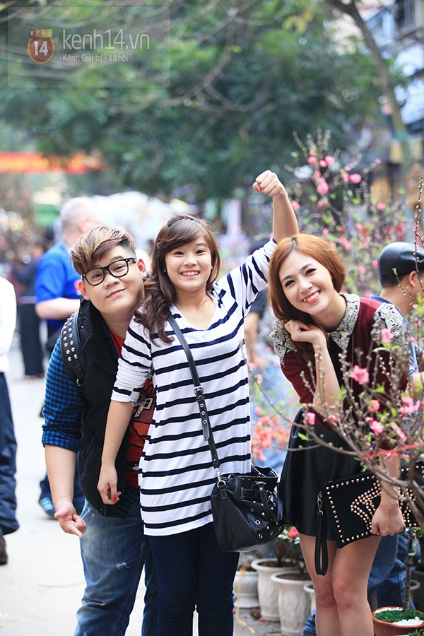 Chi Bi v&agrave; Chi My của &ldquo;Cửa sổ thủy tinh&rdquo; xinh đẹp dạo phố Tết 14