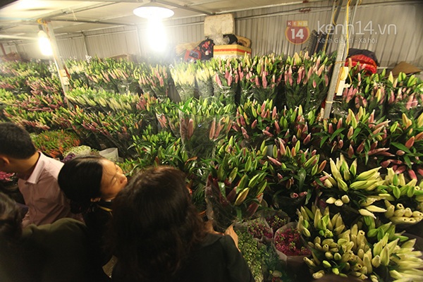 Chợ hoa Quảng Bá tấp nập sáng cuối năm 18