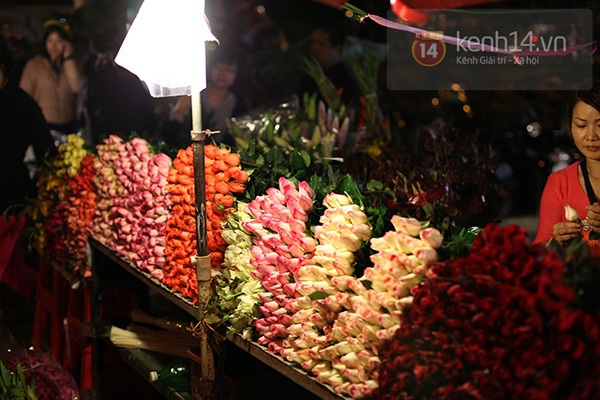 Chợ hoa Quảng Bá tấp nập sáng cuối năm 19
