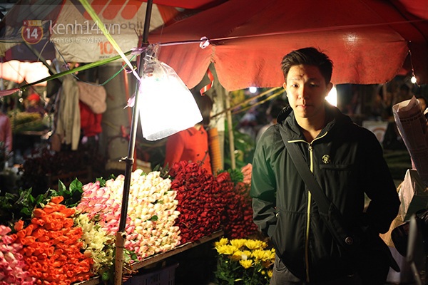Chợ hoa Quảng Bá tấp nập sáng cuối năm 21