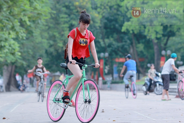 Giới trẻ Hà Nội rộ trào lưu đi xe đạp "độc, lạ" 1
