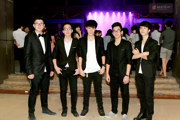 Nữ sinh H&agrave; Nội x&uacute;ng x&iacute;nh v&aacute;y &aacute;o dự party ho&agrave;nh tr&aacute;ng 11