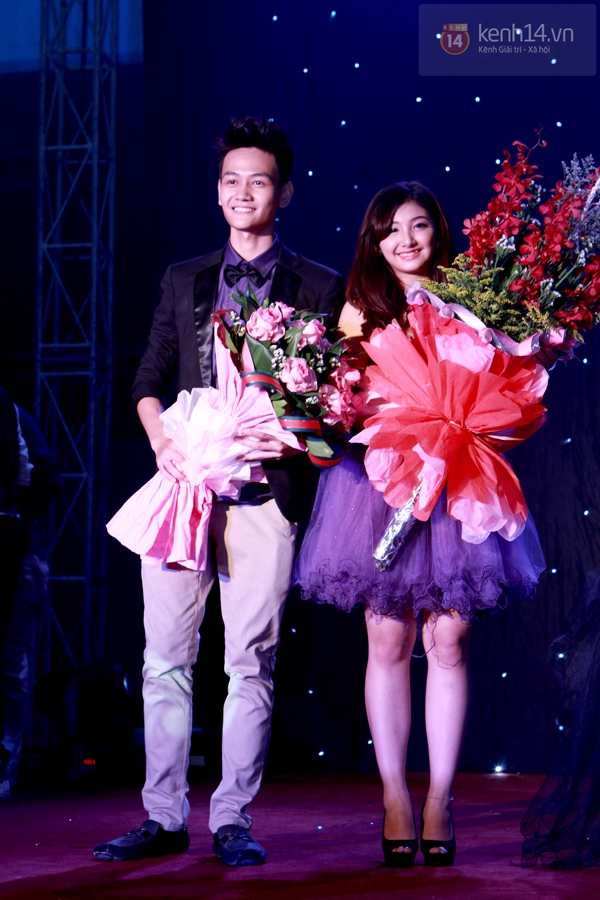 Nữ sinh H&agrave; Nội x&uacute;ng x&iacute;nh v&aacute;y &aacute;o dự party ho&agrave;nh tr&aacute;ng 20