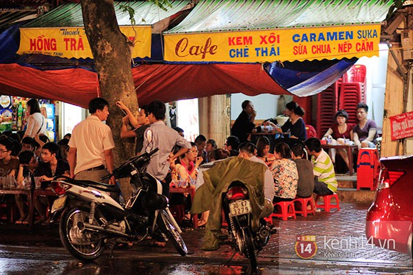 Ngày nghỉ lễ, quán xá Hà Nội đông nghịt các bạn trẻ 9