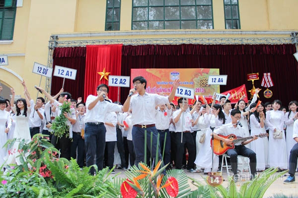 Nghẹn ng&agrave;o gi&acirc;y ph&uacute;t chia tay của teen Kim Li&ecirc;n v&agrave; Chu Văn An 21