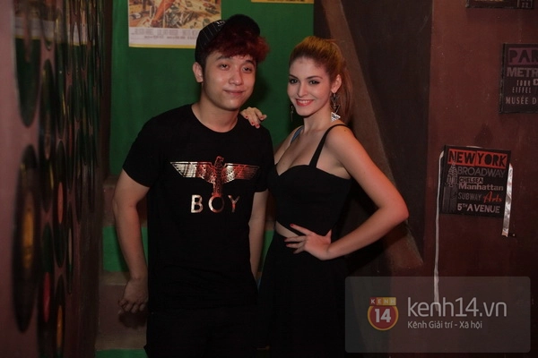 Yanbi tung cảnh "t&igrave;nh cảm" với Andrea l&ecirc;n facebook 3