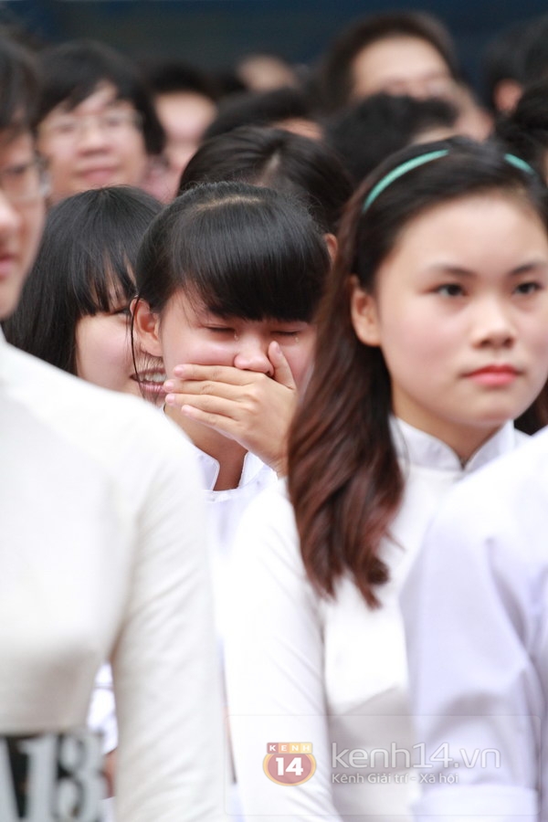 Nghẹn ng&agrave;o gi&acirc;y ph&uacute;t chia tay của teen Kim Li&ecirc;n v&agrave; Chu Văn An 12