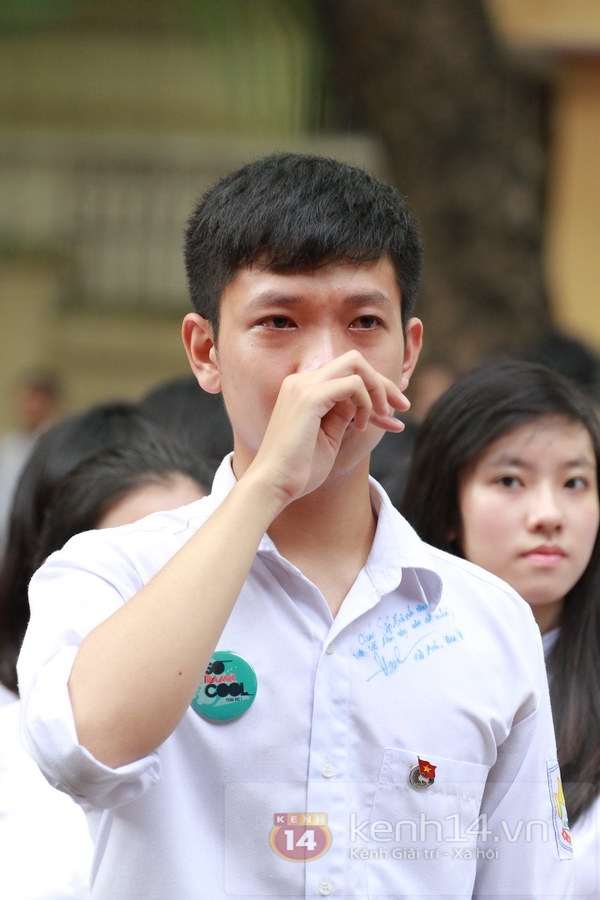 Nghẹn ng&agrave;o gi&acirc;y ph&uacute;t chia tay của teen Kim Li&ecirc;n v&agrave; Chu Văn An 13