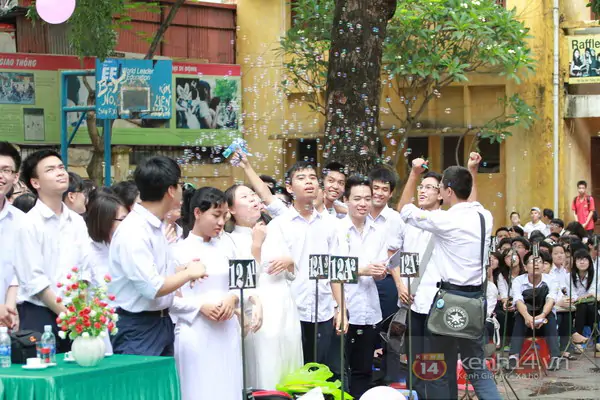 Nghẹn ng&agrave;o gi&acirc;y ph&uacute;t chia tay của teen Kim Li&ecirc;n v&agrave; Chu Văn An 6