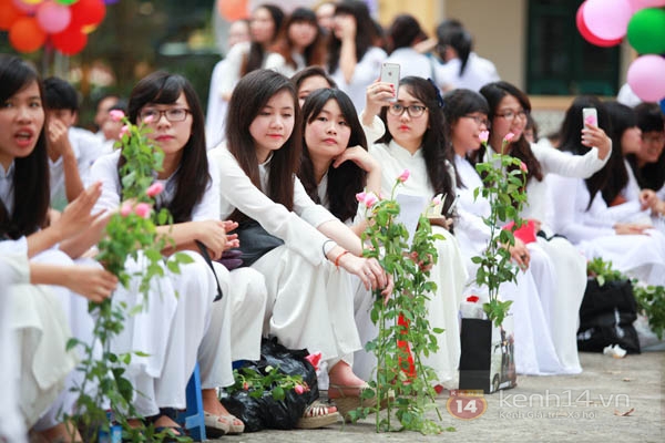 Nghẹn ng&agrave;o gi&acirc;y ph&uacute;t chia tay của teen Kim Li&ecirc;n v&agrave; Chu Văn An 22