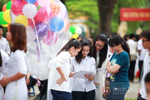 Nghẹn ng&agrave;o gi&acirc;y ph&uacute;t chia tay của teen Kim Li&ecirc;n v&agrave; Chu Văn An 25
