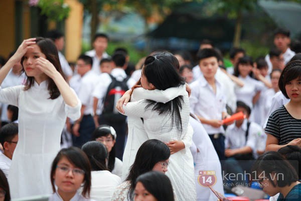 Nghẹn ng&agrave;o gi&acirc;y ph&uacute;t chia tay của teen Kim Li&ecirc;n v&agrave; Chu Văn An 29