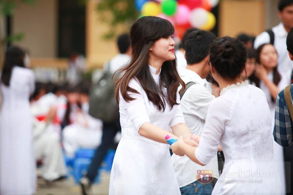 Nghẹn ng&agrave;o gi&acirc;y ph&uacute;t chia tay của teen Kim Li&ecirc;n v&agrave; Chu Văn An 31