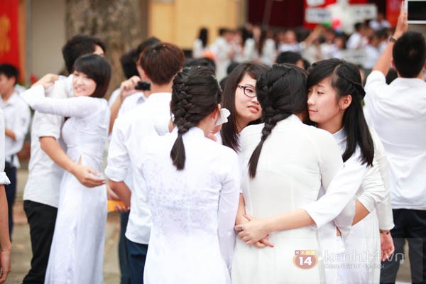 Nghẹn ng&agrave;o gi&acirc;y ph&uacute;t chia tay của teen Kim Li&ecirc;n v&agrave; Chu Văn An 32
