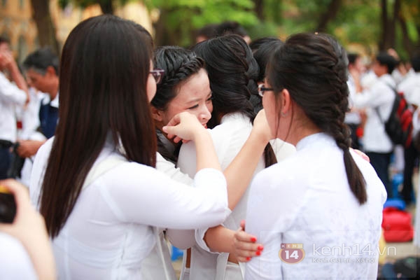 Nghẹn ng&agrave;o gi&acirc;y ph&uacute;t chia tay của teen Kim Li&ecirc;n v&agrave; Chu Văn An 33