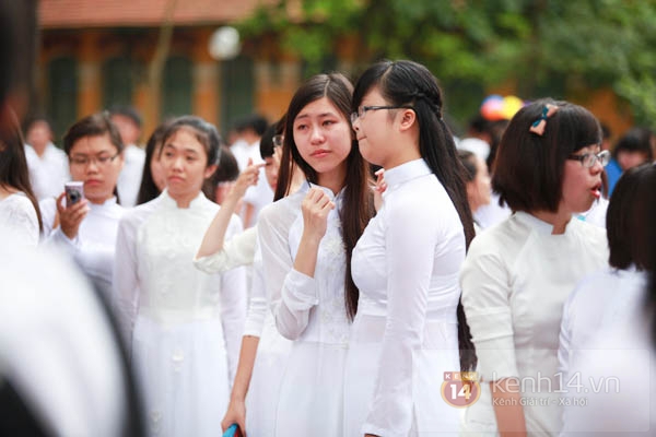 Nghẹn ng&agrave;o gi&acirc;y ph&uacute;t chia tay của teen Kim Li&ecirc;n v&agrave; Chu Văn An 35