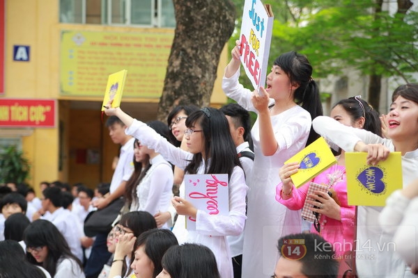 Nghẹn ng&agrave;o gi&acirc;y ph&uacute;t chia tay của teen Kim Li&ecirc;n v&agrave; Chu Văn An 15