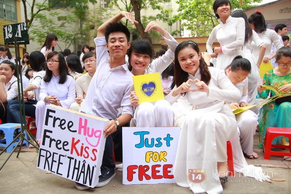 Nghẹn ng&agrave;o gi&acirc;y ph&uacute;t chia tay của teen Kim Li&ecirc;n v&agrave; Chu Văn An 16