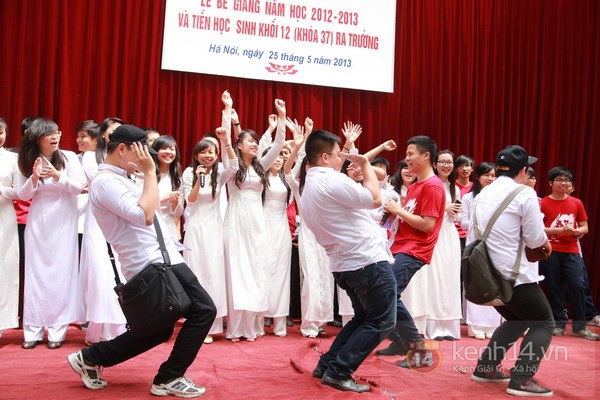 Nghẹn ng&agrave;o gi&acirc;y ph&uacute;t chia tay của teen Kim Li&ecirc;n v&agrave; Chu Văn An 17