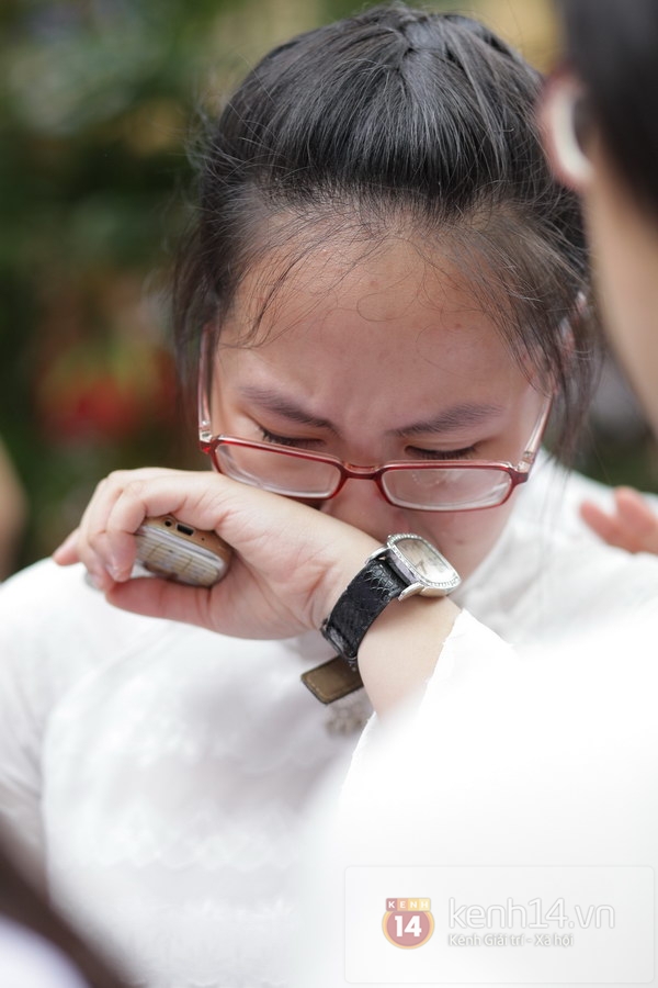 Nghẹn ng&agrave;o gi&acirc;y ph&uacute;t chia tay của teen Kim Li&ecirc;n v&agrave; Chu Văn An 18