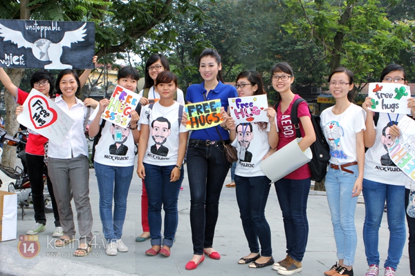 Hà Nội: Giới trẻ “ôm tự do” chào đón Nick Vujicic tới Việt Nam 3