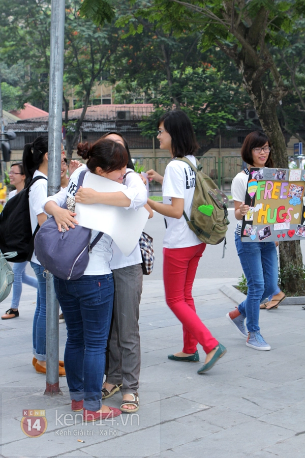 Hà Nội: Giới trẻ “ôm tự do” chào đón Nick Vujicic tới Việt Nam 6