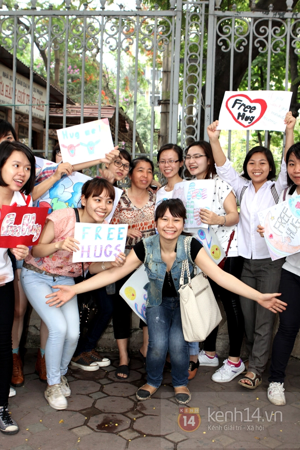 Hà Nội: Giới trẻ “ôm tự do” chào đón Nick Vujicic tới Việt Nam 9
