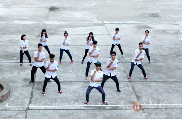 Màn flashmob mang tên “18 năng động” cực thú vị của teen Yên Hòa 1