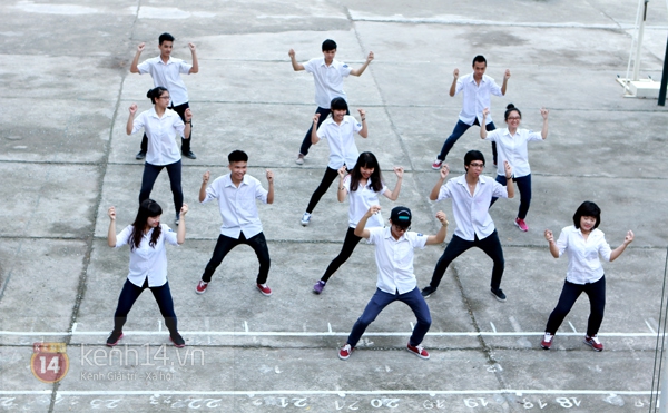 Màn flashmob mang tên “18 năng động” cực thú vị của teen Yên Hòa 2