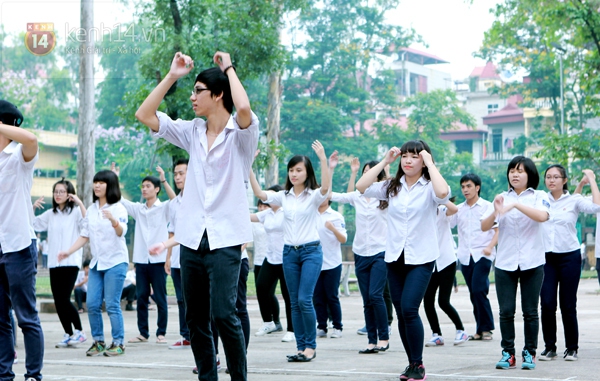 Màn flashmob mang tên “18 năng động” cực thú vị của teen Yên Hòa 5