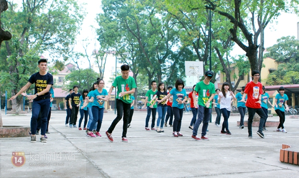 Màn flashmob mang tên “18 năng động” cực thú vị của teen Yên Hòa 10