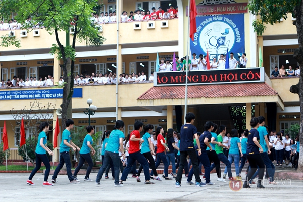 Màn flashmob mang tên “18 năng động” cực thú vị của teen Yên Hòa 12