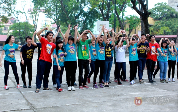 Màn flashmob mang tên “18 năng động” cực thú vị của teen Yên Hòa 13