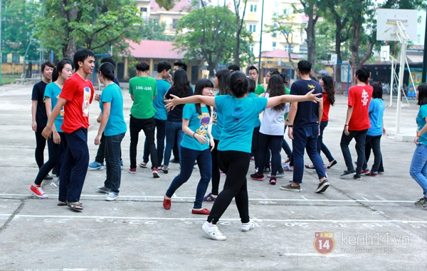 Màn flashmob mang tên “18 năng động” cực thú vị của teen Yên Hòa 14